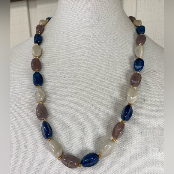 Group of three blue tone necklaces - Picture 3 of 11